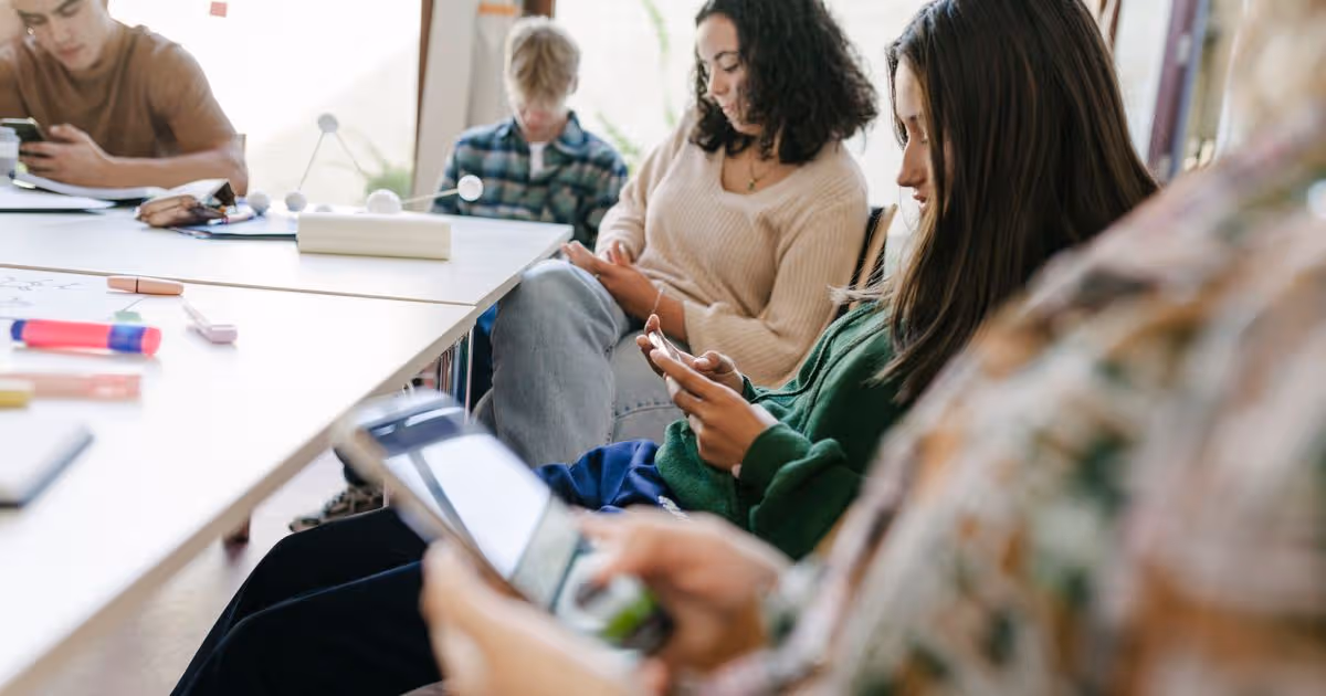 House of Lords Backs Ban on Phones in Schools